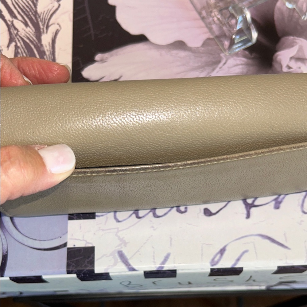 See By Chloe Taupe and White Aura Long Flap Leather Wallet - Picture 14 of 16